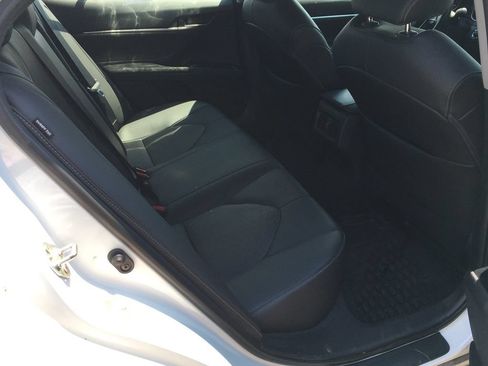 Used 2018 Toyota Camry XSE FWD image 8