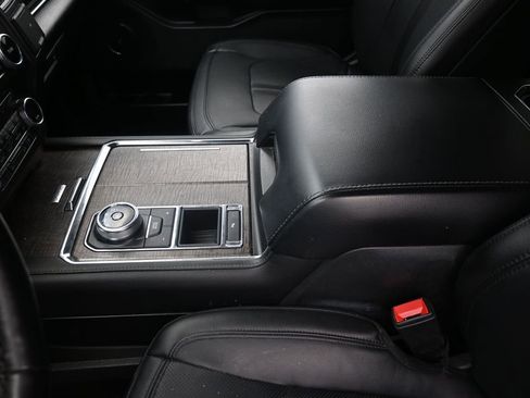 Used 2018 Ford Expedition Limited w/ Equipment Group 301A RWD image 20