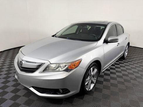 Used 2013 Acura ILX w/ Premium Package FWD image 2