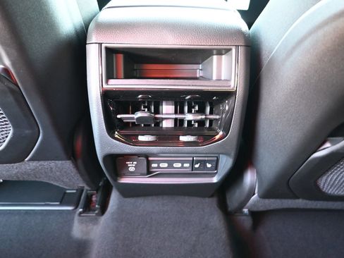 New 2026 Jeep Grand Cherokee Limited AWD/4WD image 19