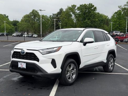 Used 2024 Toyota RAV4 LE AWD/4WD image 10