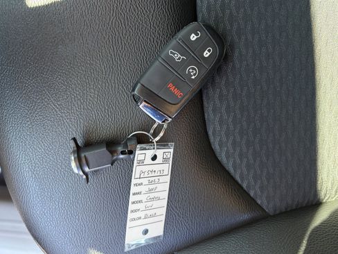 Used 2023 Jeep Compass Latitude w/ Convenience Group AWD/4WD image 33
