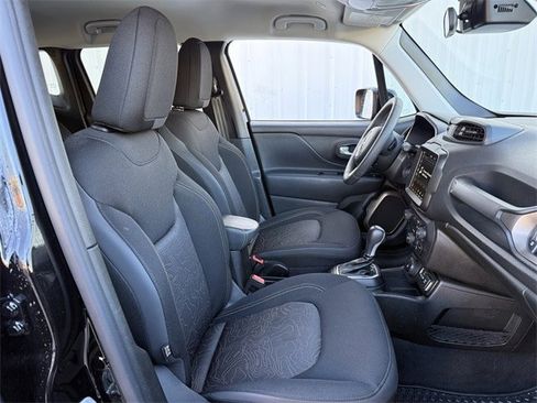 Used 2023 Jeep Renegade Latitude image 29