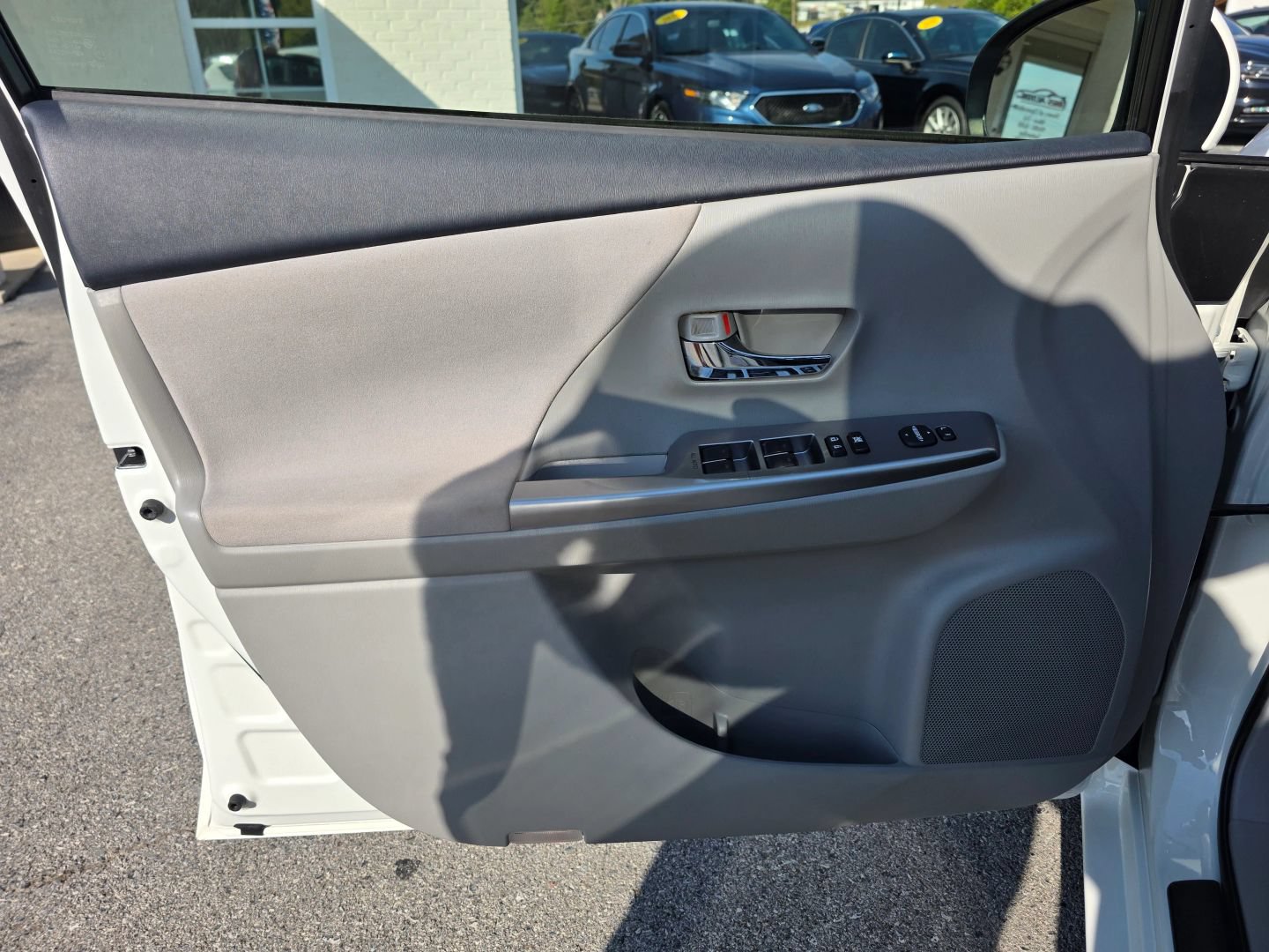 Used 2017 Toyota Prius V Two FWD image 9