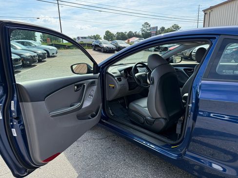 Used 2013 Hyundai Elantra SE image 20