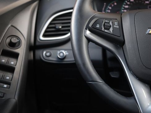 Used 2021 Chevrolet Trax LT w/ LT Convenience Package FWD image 34