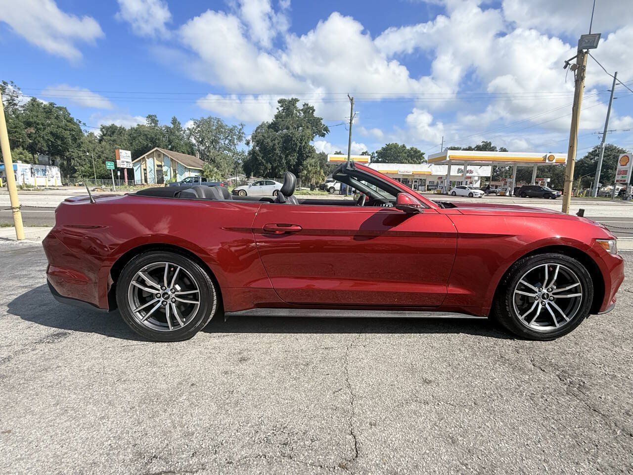 Used 2017 Ford Mustang Premium RWD image 10
