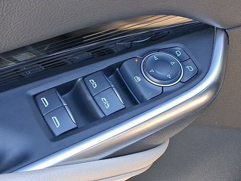 Used 2024 Cadillac XT4 Luxury w/ LPO, Floor Liner Package FWD image 18