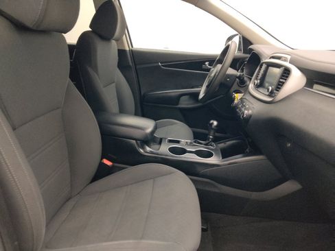 Used 2018 Kia Sorento FWD image 21