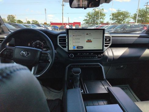 Used 2025 Toyota Sequoia Platinum AWD/4WD image 12