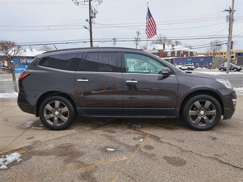 Used 2017 Chevrolet Traverse LT image 6