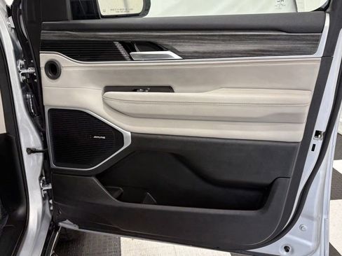 Used 2024 Jeep Wagoneer L Series II w/ Flexible Seating Group AWD/4WD image 28