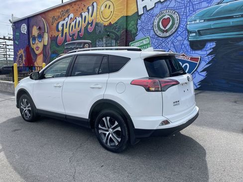 Used 2017 Toyota RAV4 LE AWD/4WD image 3