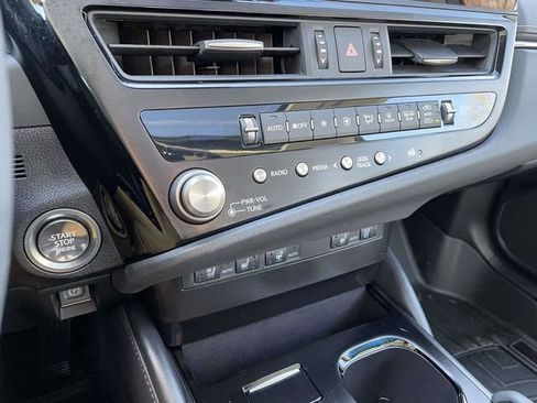 Used 2024 Lexus ES 250 w/ Premium Package image 29