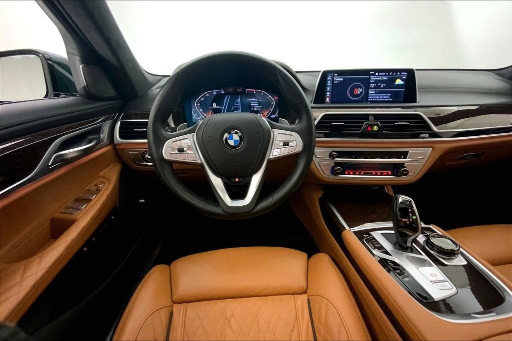 Used 2022 BMW 750i xDrive w/ Luxury Rear Seating Package AWD/4WD image 4