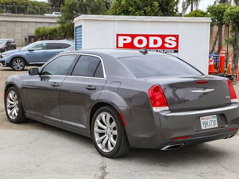 Used 2017 Chrysler 300 Limited RWD image 6