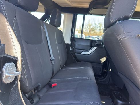 Used 2018 Jeep Wrangler Unlimited Sahara image 17