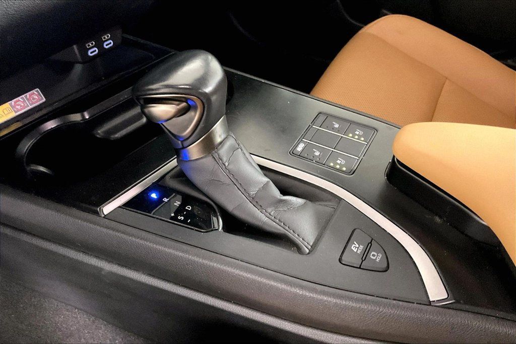 Used 2024 Lexus UX 250h FWD w/ Premium Package image 17