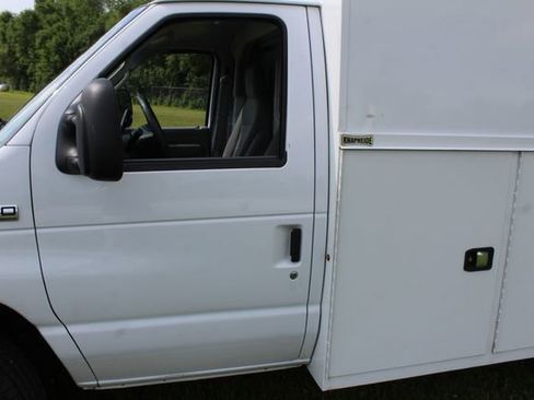 Used 2022 Ford E-350 and Econoline 350 Super Duty w/ Power Windows & Locks Group image 10