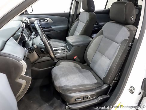 Used 2018 Chevrolet Traverse LT image 13