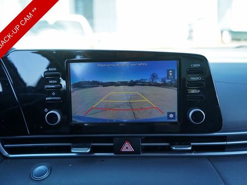 Used 2022 Hyundai Elantra SEL w/ Convenience Package image 19