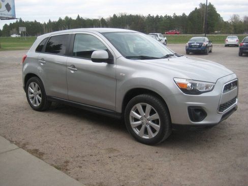 Used 2014 Mitsubishi Outlander Sport ES AWD/4WD image 2