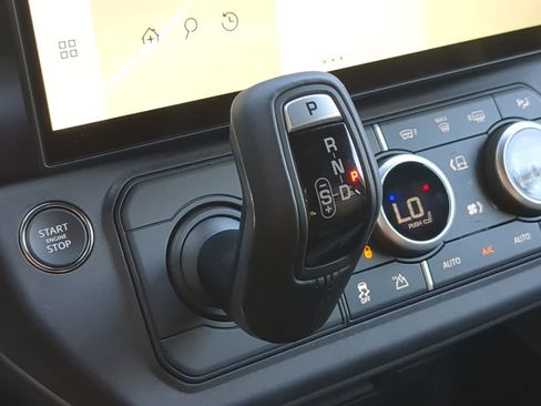 New 2026 Land Rover Defender 110 X-Dynamic SE AWD/4WD image 35
