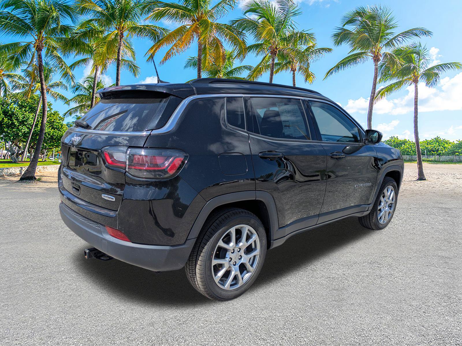 Used 2022 Jeep Compass Latitude w/ Sun and Sound Group AWD/4WD image 5