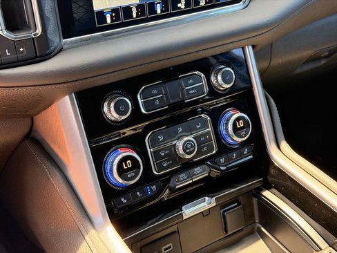 Used 2022 GMC Yukon Denali AWD/4WD image 37
