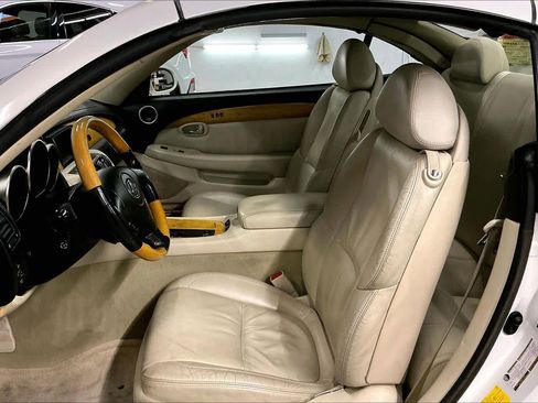 Used 2005 Lexus SC 430 Convertible image 25