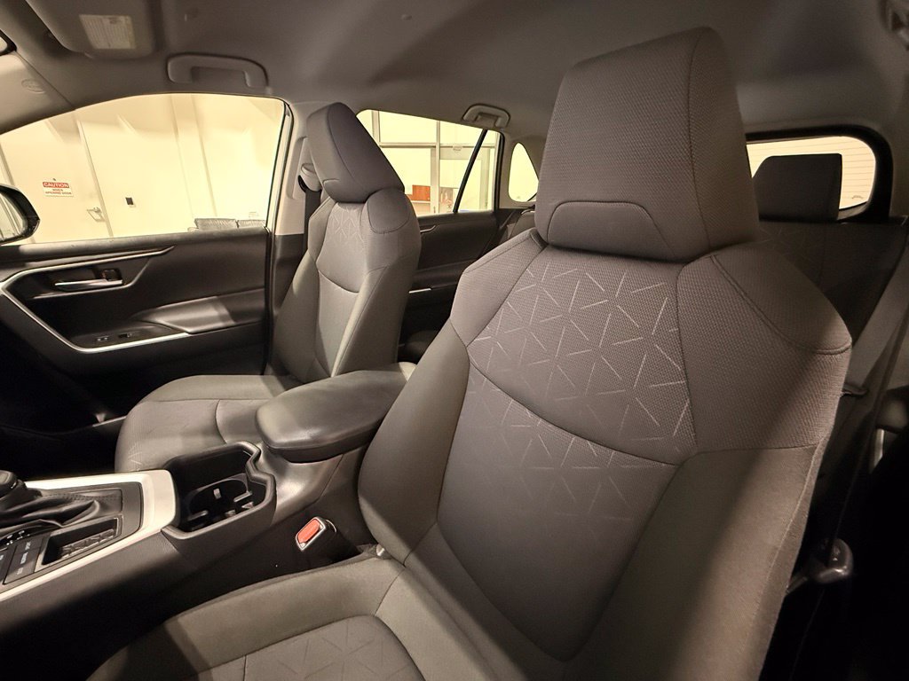 Used 2025 Toyota RAV4 XLE FWD image 18