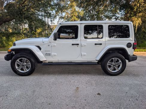 Used 2021 Jeep Wrangler Unlimited Sahara AWD/4WD image 5