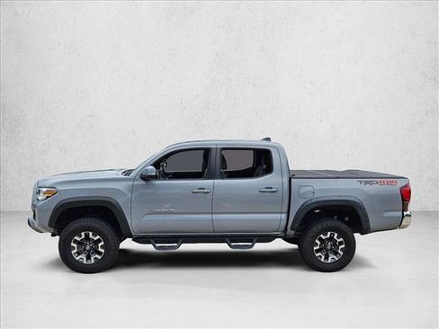 Used 2019 Toyota Tacoma TRD Off-Road AWD/4WD image 9