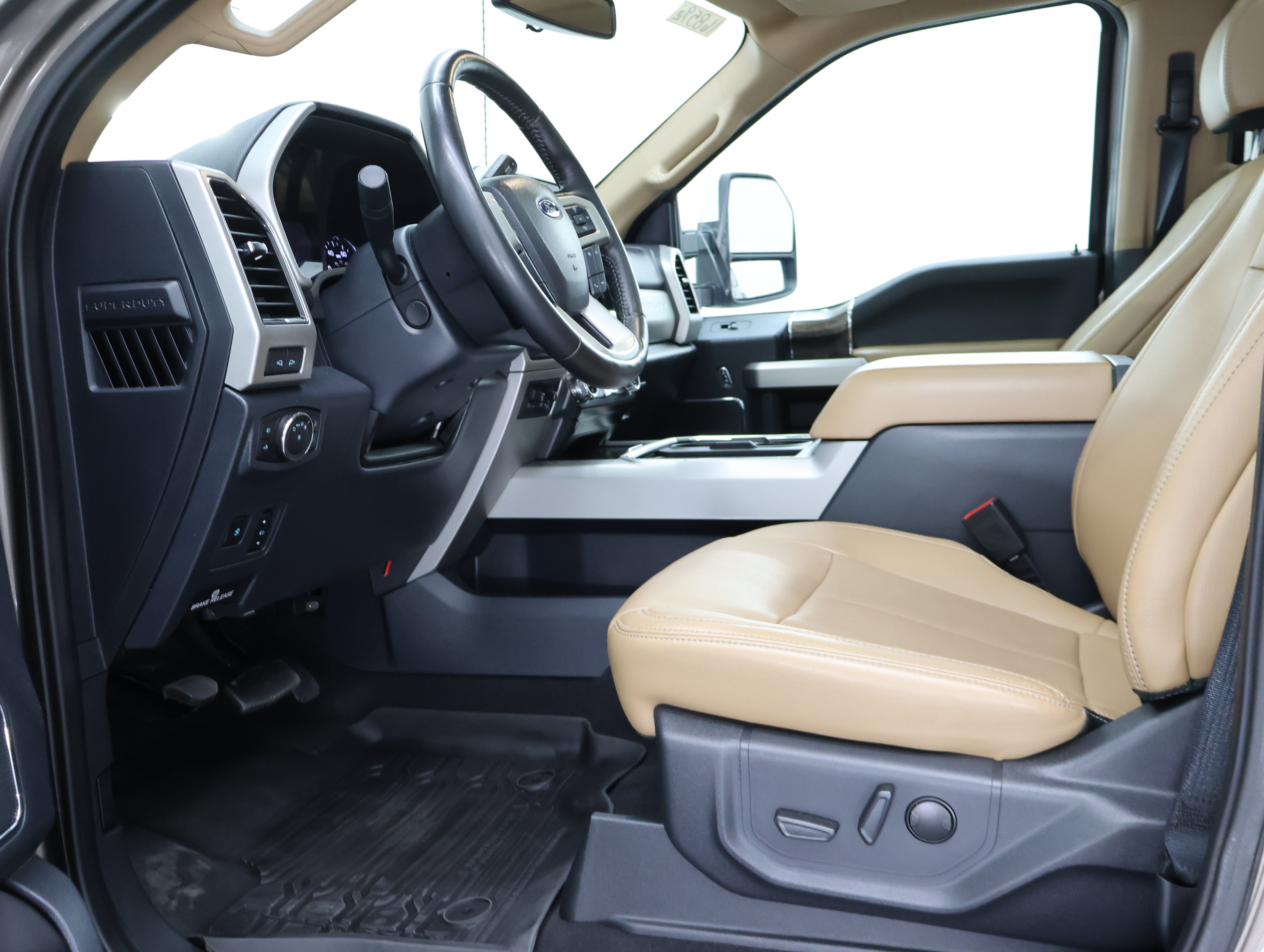 Used 2022 Ford F350 Lariat w/ Lariat Ultimate Package AWD/4WD image 8