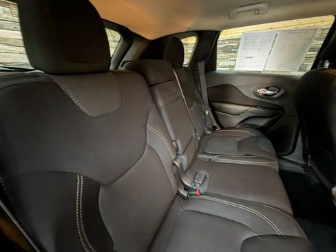 Used 2016 Jeep Cherokee Latitude w/ Safety/Convenience Group AWD/4WD image 31