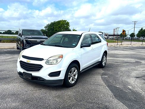 Used 2017 Chevrolet Equinox LS FWD image 2