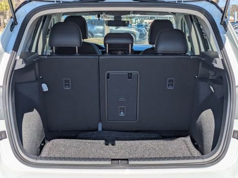 New 2026 Volkswagen Taos SE image 13