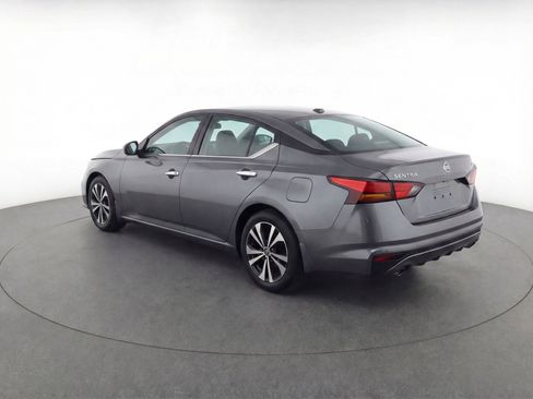 Used 2023 Nissan Sentra SV image 6