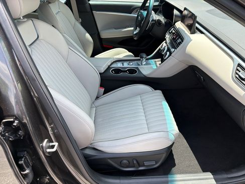 Used 2023 Genesis G70 3.3T w/ Sport Advanced Package AWD/4WD image 14