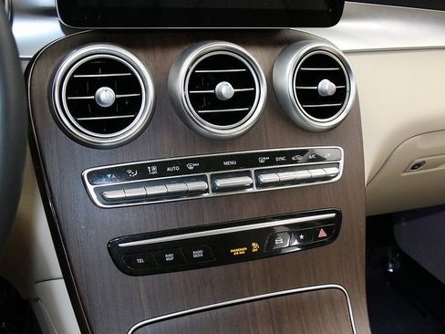 Used 2022 Mercedes-Benz GLC 300 GLC 300 image 21