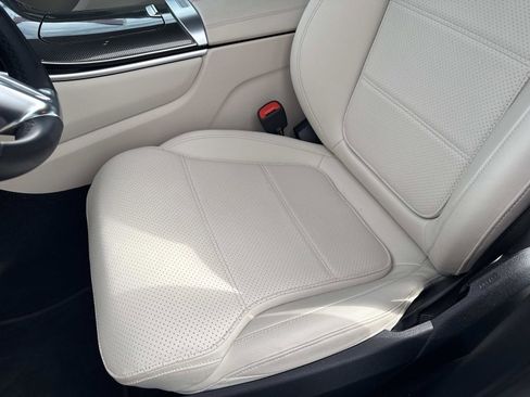 Used 2025 Mercedes-Benz GLC 300 image 21