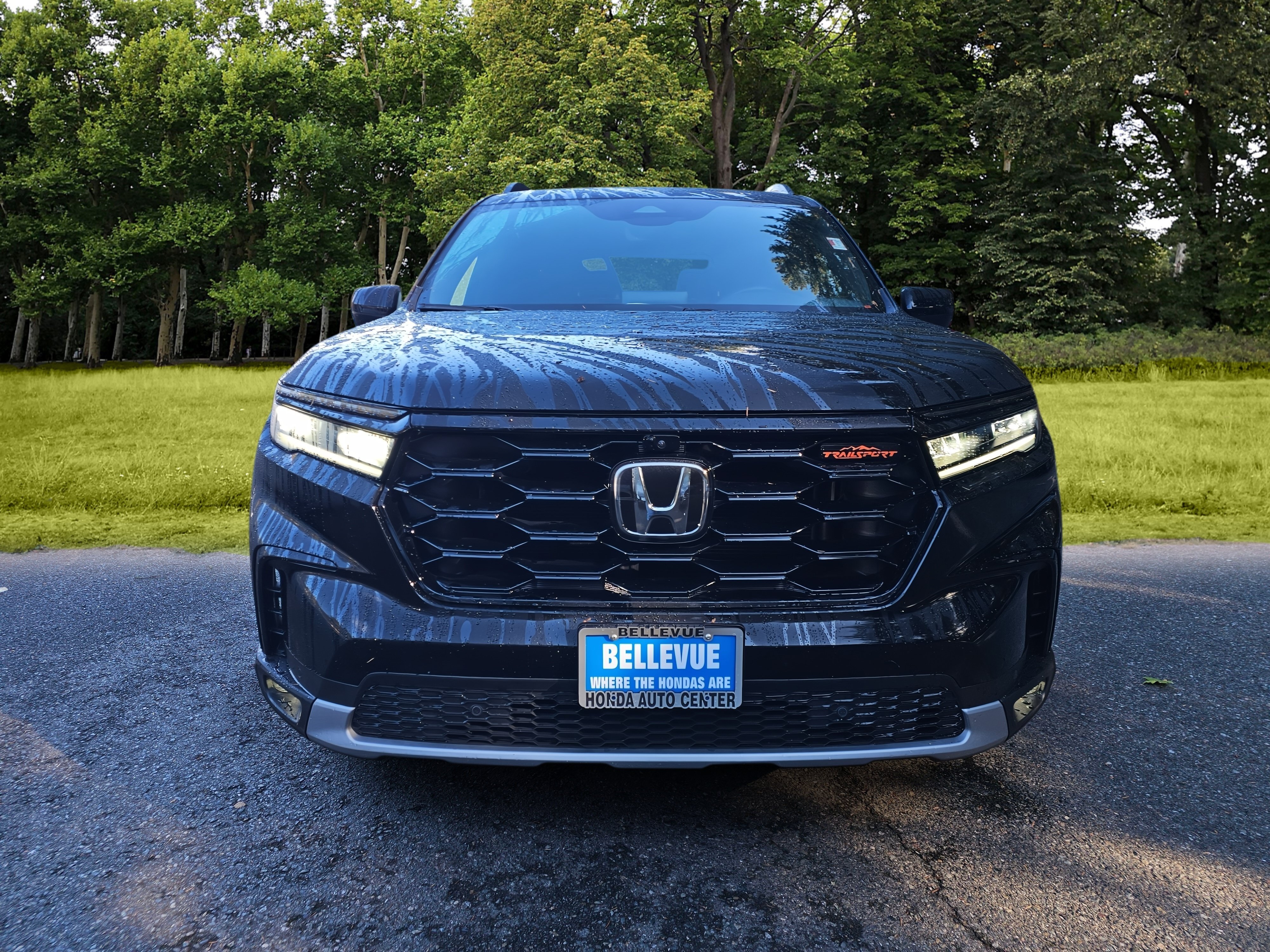 Used 2024 Honda Pilot TrailSport image 2