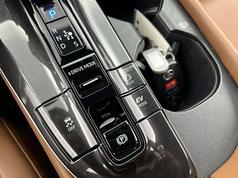 Used 2025 Toyota Crown Signia AWD/4WD image 36