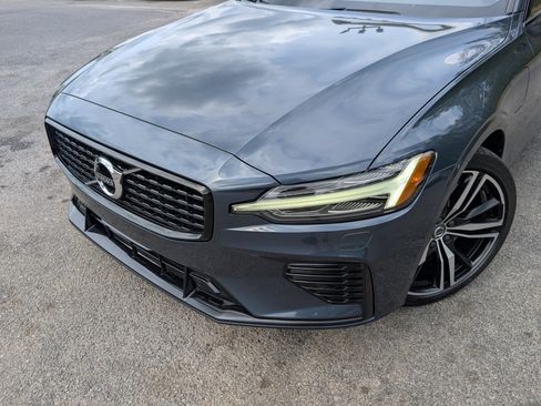 Used 2022 Volvo S60 T8 R-Design image 13