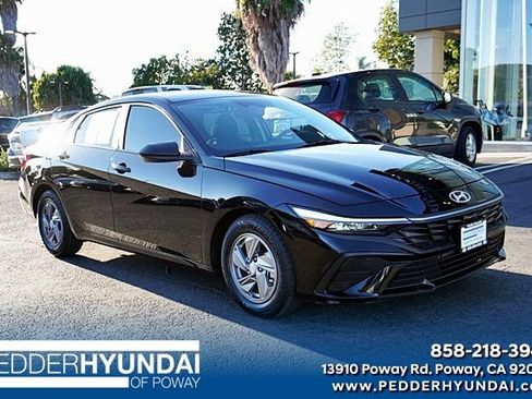 Certified 2025 Hyundai Elantra SE FWD image 1