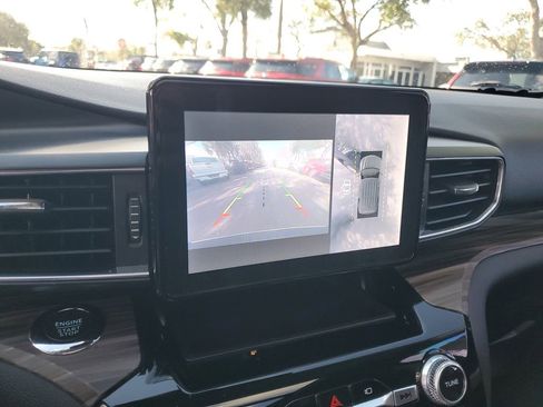 Used 2022 Ford Explorer Limited w/ Equipment Group 301A image 28