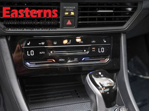Used 2025 Volkswagen Jetta SE FWD image 19