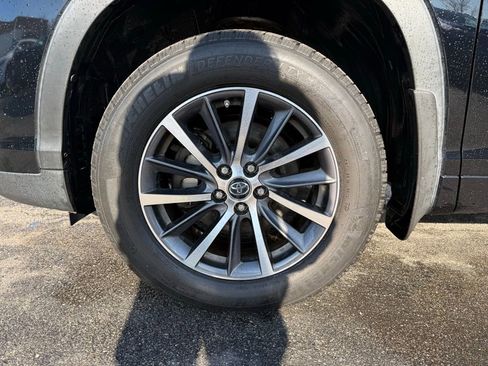 Used 2017 Toyota Highlander XLE image 27