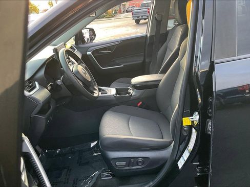 Used 2021 Toyota RAV4 XLE image 24