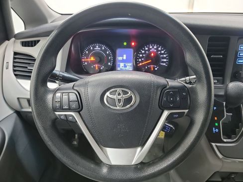Used 2016 Toyota Sienna LE image 17